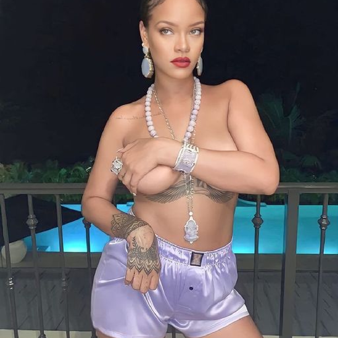 Rihanna is looking so hot