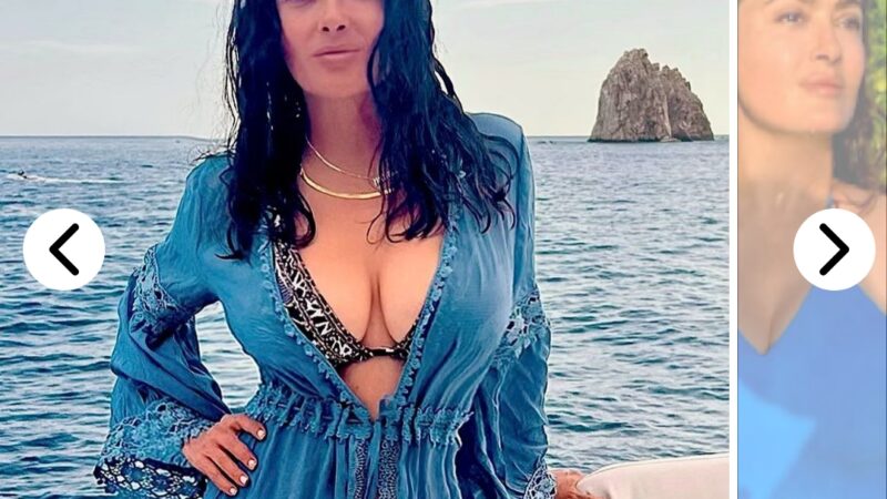 Salma hayek very sexy and cool bikini photos